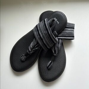 Sanuk Yoga Sling Black Sandals with Striped Straps Women's Size 8
